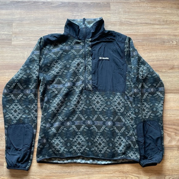 Large Patterned Columbia Quarter-Zip - Picture 3 of 4